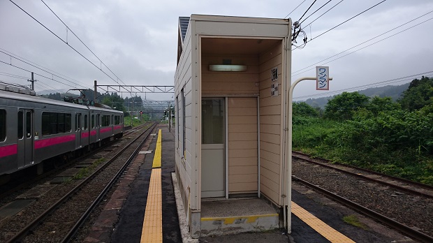 ２・３番線待合所