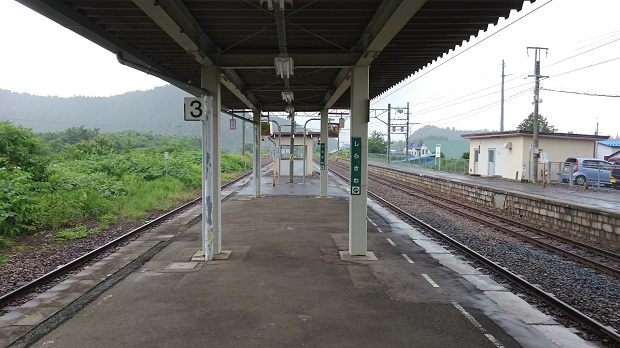 2・3番線島式ホーム